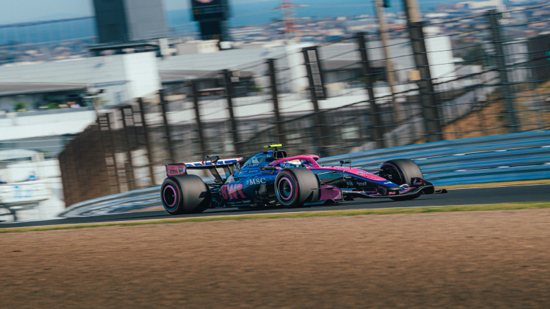 Franco Colapinto buscará remontar posiciones este domingo en Suzuka tras una clasificación donde logró superar el primer corte cronometrado | Prensa Alpine F1 Team