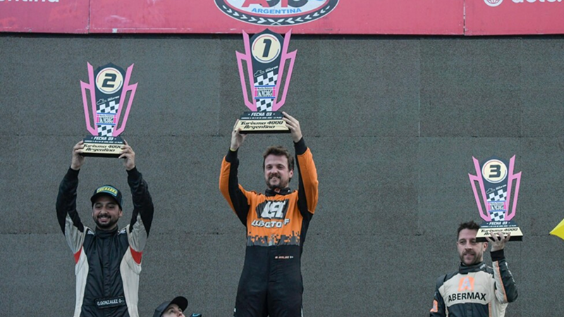 ​Sebastián Salse festeja en lo más alto del podio platense | Prensa Turismo 4000 Argentino