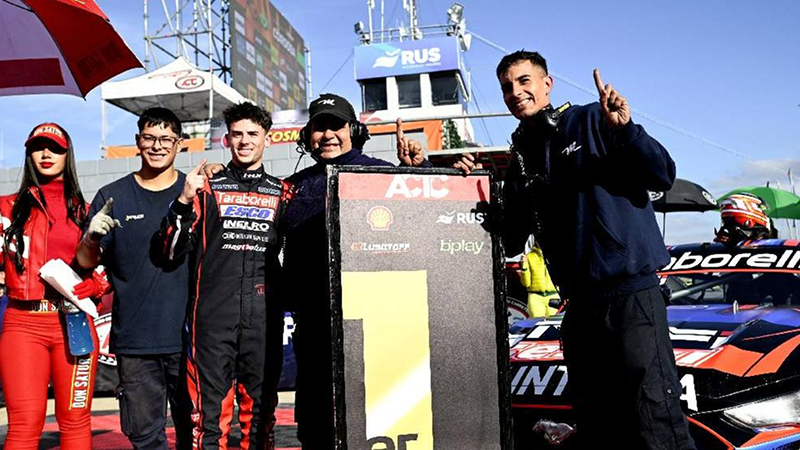 Thomas Pozner celebra la obtención de su segunda pole position consecutiva en el TC Pista tras establecer un nuevo récord en el Cabalén | Prensa ACTC
