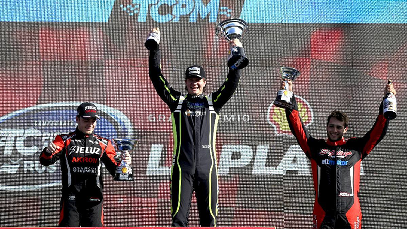 Iñaki Arrías celebró en lo más alto del podio tras alcanzar su cuarto triunfo al hilo | Prensa ACTC