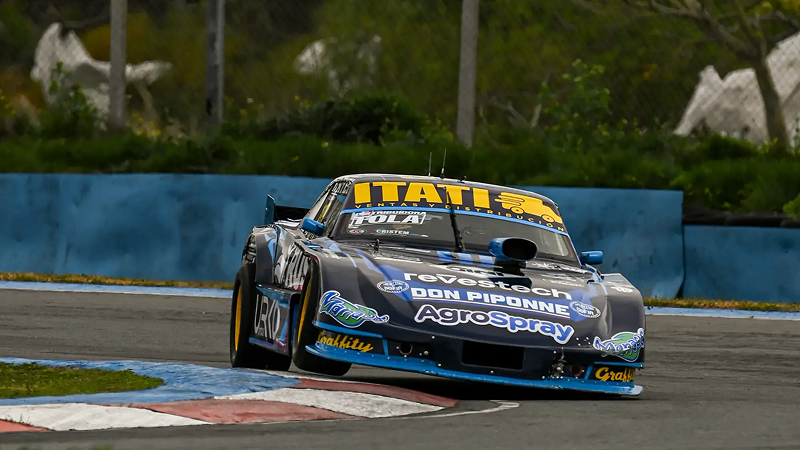 Santiago Arrigoni transita al frente del pelotón con el Dodge del RUS MED Team rumbo al triunfo en Rosario | Gentileza ACTC
