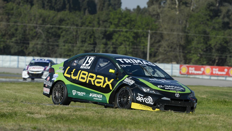 Lucas Vicino festeja su primera pole position en la Clase 3 del Turismo Nacional al volante del Toyota Corolla | Gentileza TN APAT