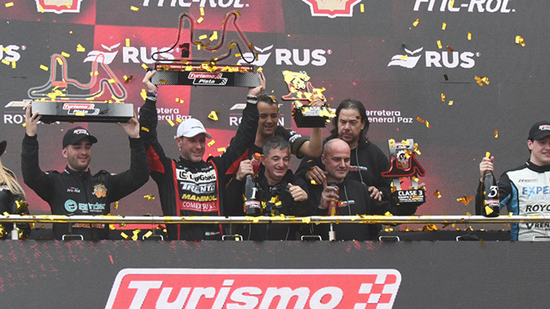 Nicolás Pezzucchi celebró la victoria en la final de la Clase Tres en Termas de Río Hondo | Gentileza APTP