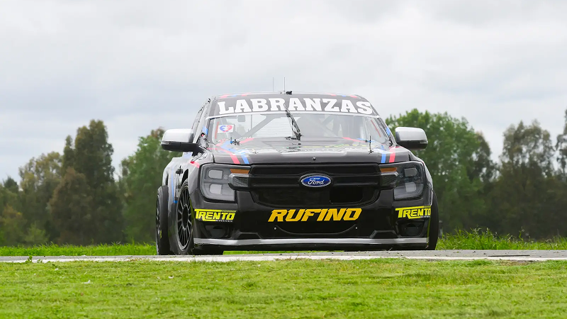 Cifre transita la pista de La Plata durante las prácticas del TC Pista Pick Up | Gentileza ACTC