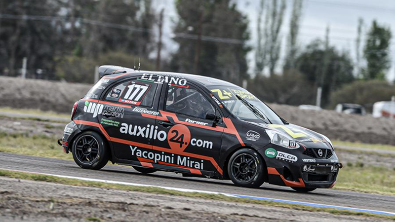 Tomás Vitar transita el Autódromo Ciudad de San Martín con el Nissan March en los entrenamientos del TN Clase 2 | Gentileza TN Apat