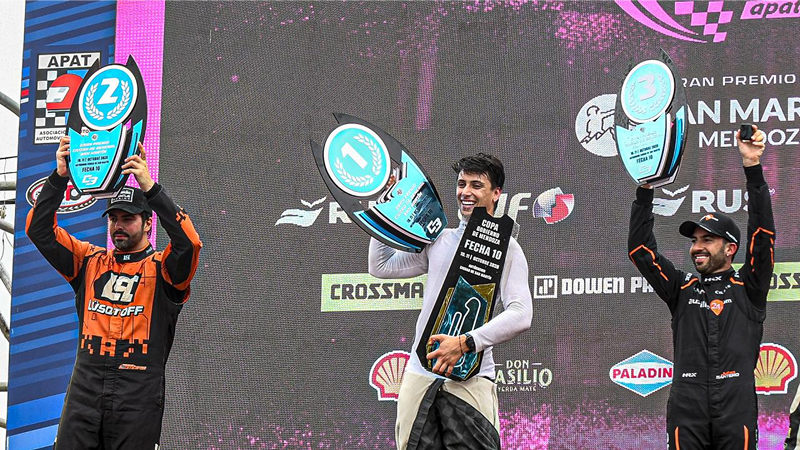 Javier Merlo festejando en lo alto del podio en Mendoza | Gentileza TN Apat