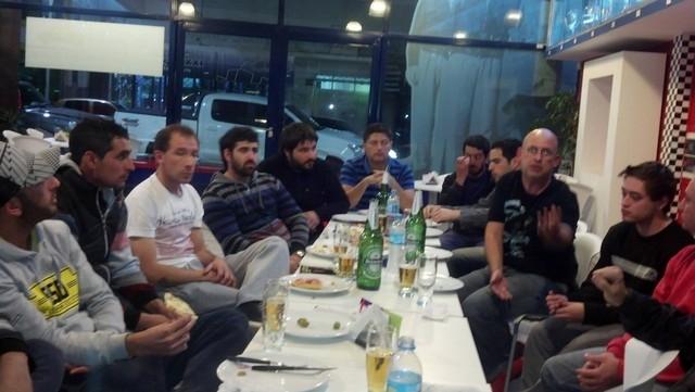 Organizadores y pilotos de autos como de motos se reunieron en La Galera.