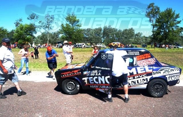 Martín Laborda ya tiene el N° 1 en sus laterales y empieza a festejar el bicampeonato con su público.