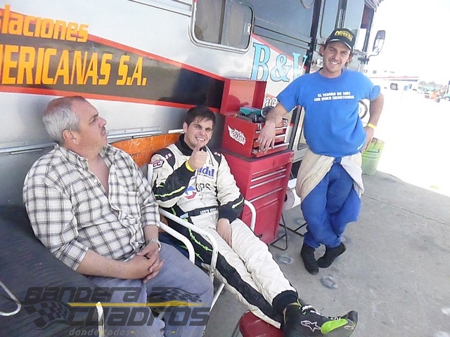 Los primos Agustín Herrera y Nicolás Romero probaron el Ford Falcon en el AMCO.