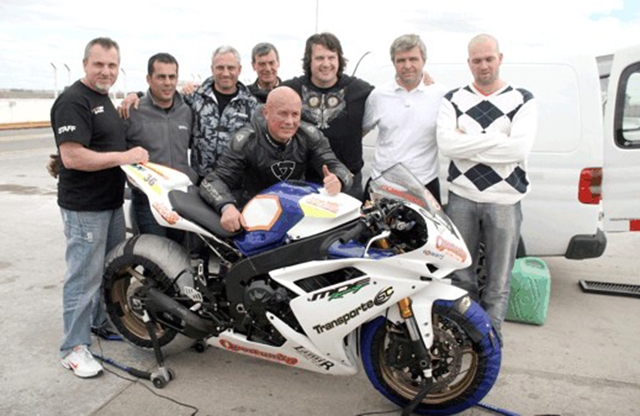 Los responsables del espectáculo visitaron Olavarría para definir el circuito y testear una moto.