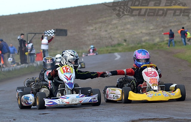 Nicolás Gisler saludo a Nicolás Benito, ganador de la 6ª fecha de Prejunior en Tandil.