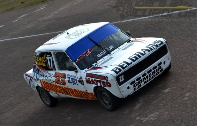 Con el segundo puesto conseguido en la 6° fecha de la Monomarca 1100 en el Club Estudiantes, el sierrachiquense Daniel Crevatín siguel al frente del campeonato.