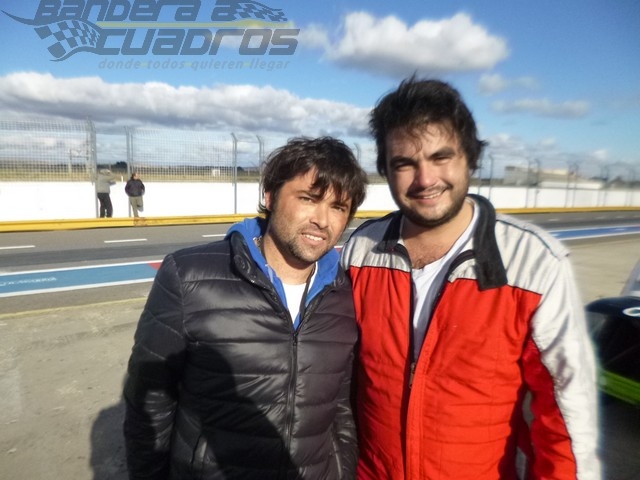 Martín Laborda se acercó al autódromo del AMCO para probar en el Fiat 600 de Diego Mangieri.