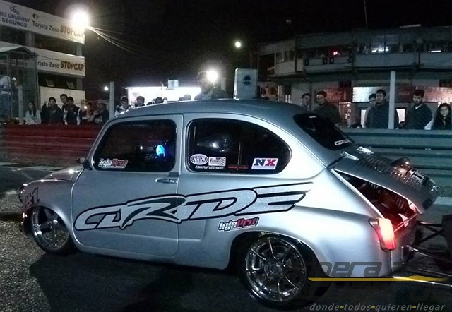  Fabián Caride (Fiat 600) con la Bola más rápida de la Argentina.