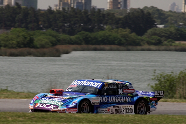 Aventin mantuvo la pole y sacó tres puntos más de ventaja