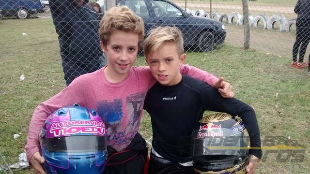 Nicolás Benito pudo superar en la última curva a Manuel Alvarez Castaño en Prejunior.