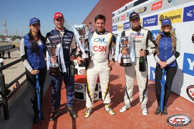 Nicolás Pezzucchi compartió su segundo podio en el TC Pista con el ganador Emiliano López y el uruguayo Lambiris.