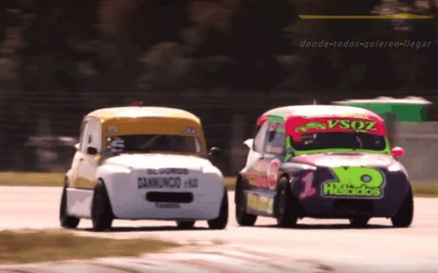 Del Giorgio (2º) y Rafael Stracquadaini (1º) lucharon por la victoria en la última carrera de la Promocional 850 del Sudeste.