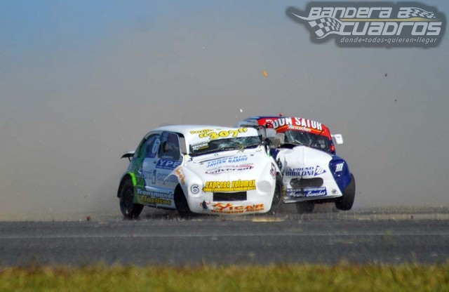 El Fiat 600 de Carlos Macaluso ya recibió el impacto de Benjamín Latorre, que se lo encontró cruzado.
