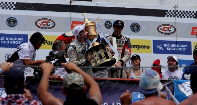Aventin logró su primer título en la máxima 14 años después de su debut