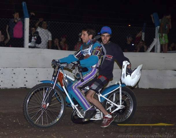 Germán Laguna es el campeón en 200cc. del Internacional 2013/14.