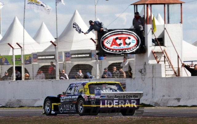 De nuevo en Olavarría. Como ocurrió en 2008, ahora Omar Martínez volvió a festejar en Olavarría.