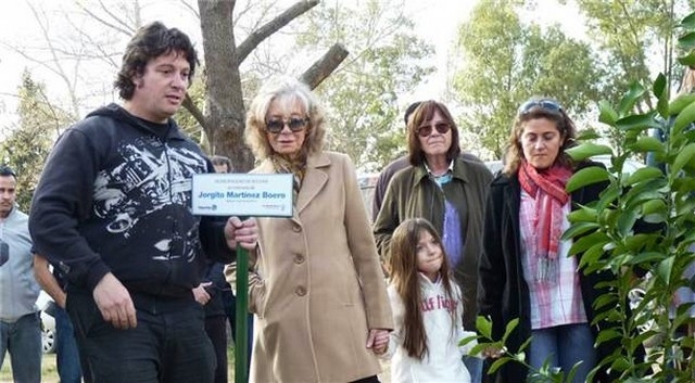 En el Bosque Memorial del parque Las Acollaradas, fue plantado un limonero junto con un cartel que recuerda al piloto bolivarense fallecido el 1 de enero de 2012, en Necochea.