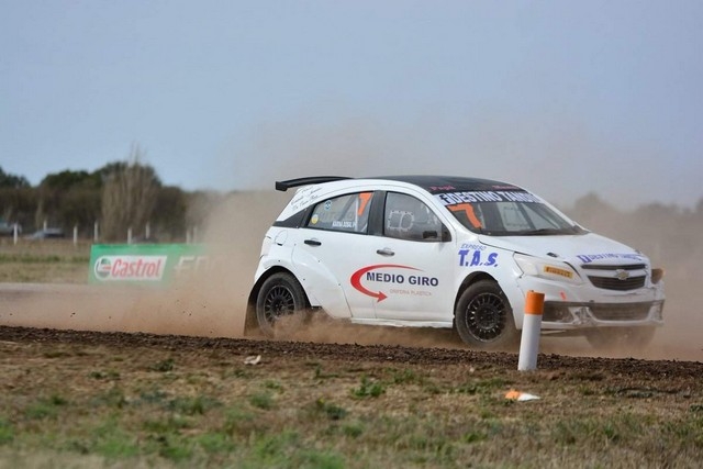 Karina Dobal se ubicó en el tercer lugar en la clase Junior del Rallycross en San Luis.