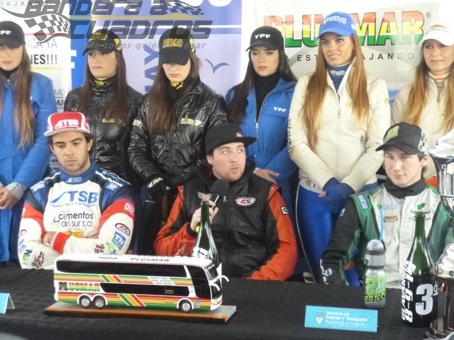 Manu Urcera, Pablo Costanzo y Franco De Benedictis, los tres principales del TC Pista en Olavarría.