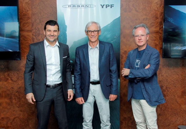  Horacio Pagani, CEO de Pagani Automobili, Miguel Galuccio, presidente y CEO de YPF, y Oreste Berta, reconocido preparador de motores de competición.